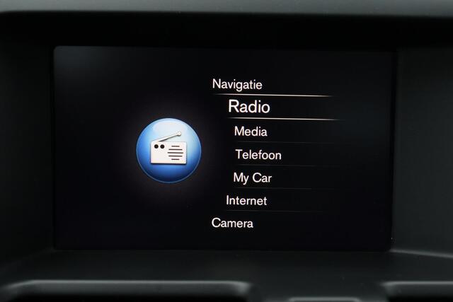 Volvo XC60 T5 Polar - Sensus navigatie - Dual Xenon koplampen - Parkeerverwarming met timer - Climate control - Parkeersensoren achter - Verwarmbare voorstoelen - Elektrisch bedienbare achterklep - Volvo on Call - Noodreservewiel - 17" lmv