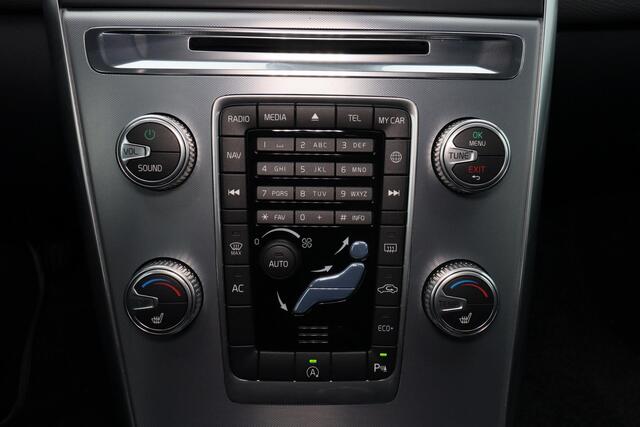 Volvo XC60 T5 Polar - Sensus navigatie - Dual Xenon koplampen - Parkeerverwarming met timer - Climate control - Parkeersensoren achter - Verwarmbare voorstoelen - Elektrisch bedienbare achterklep - Volvo on Call - Noodreservewiel - 17" lmv