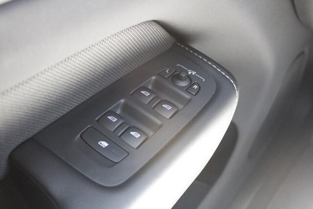 Volvo XC60 2.0 T6 Plug-in hybrid AWD R-Design - H&K - Keyless - ACC - Pano - Memory - Stoel/Stuurverwarming - Rijklaar