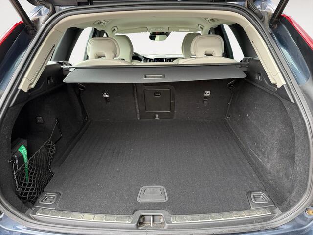 Volvo XC60 2.0 B5 Inscription | Lederen bekleding | Elektrisch verstelbare bestuurderstoel | Apple Carplay & Android auto |