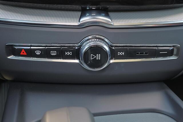 Volvo XC60 T6 Recharge AWD Plus Bright - LONG RANGE - Panorama/schuifdak - IntelliSafe Assist & Surround - 360º Camera - Harman/Kardon audio - Verwarmde voorstoelen, stuur & achterbank - Parkeersensoren voor & achter - Elektr. bedienb. voorstoelen met geheugen - Dra
