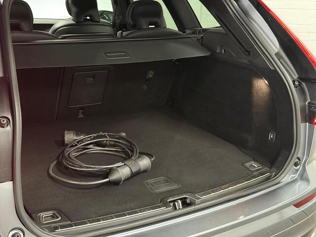 Volvo XC60 2.0 T6 Plug-in hybrid AWD R-Design | Adapt. Cruise control | Trekhaak | Open dak | Stoel-/Stuurwielverwarming