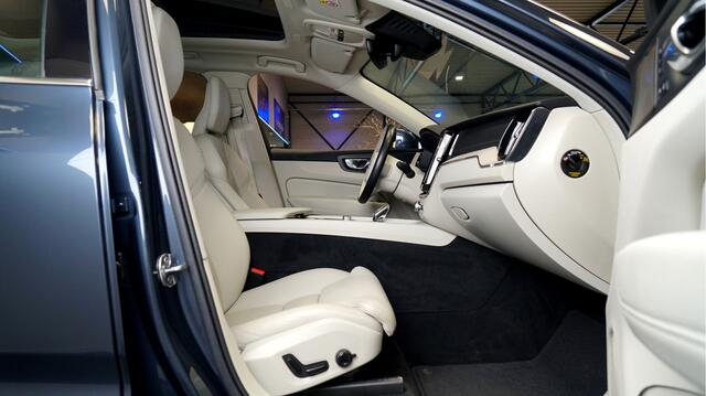 Volvo XC60 2.0 T6 AWD Long Range 293kW/399pk Aut8 Plus Bright PANORAMADAK + HARMAN/KARDON + PILOT ASSIST + GOOGLE MAPS&SERVICES + CAMERA + KEYLESS ENTRY&GO + LANE ASSIST + FULL LED + STOEL-&STUURVERWARMING + PARKSENSOREN V&A + 20" LM-VELGEN!!