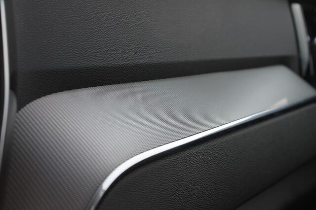 Volvo XC60 T8 455pk Autm. Plug-in hybrid AWD Plus Dark Long Range / Panoramisch schuif-kanteldak / lederen bekleding / 360 graden camera / 20" lichtmetalen velgen