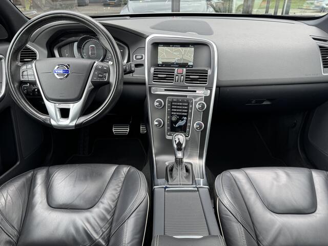 Volvo XC60 2.0 T5 FWD Nordic+ Pano | R-Design | Afn. Trekhaak | Wit-metallic |
