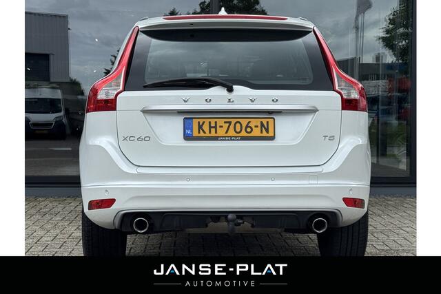 Volvo XC60 2.0 T5 FWD Nordic+ Pano | R-Design | Afn. Trekhaak | Wit-metallic |