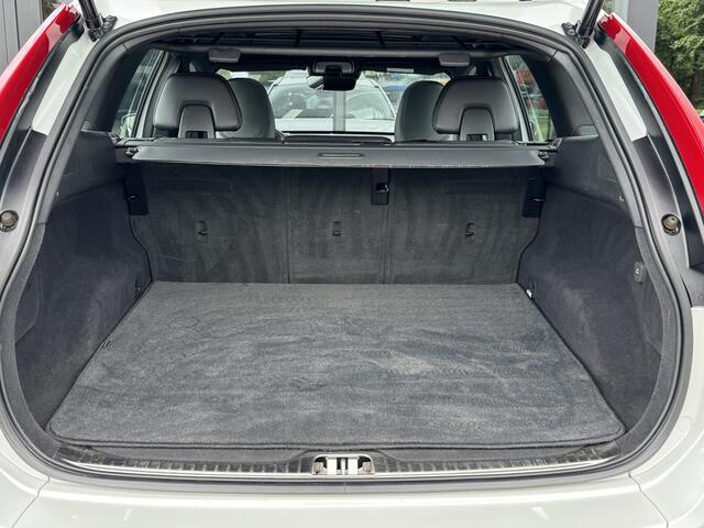Volvo XC60 2.0 T5 FWD Nordic+ Pano | R-Design | Afn. Trekhaak | Wit-metallic |