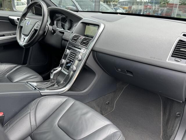 Volvo XC60 2.0 T5 FWD Nordic+ Pano | R-Design | Afn. Trekhaak | Wit-metallic |