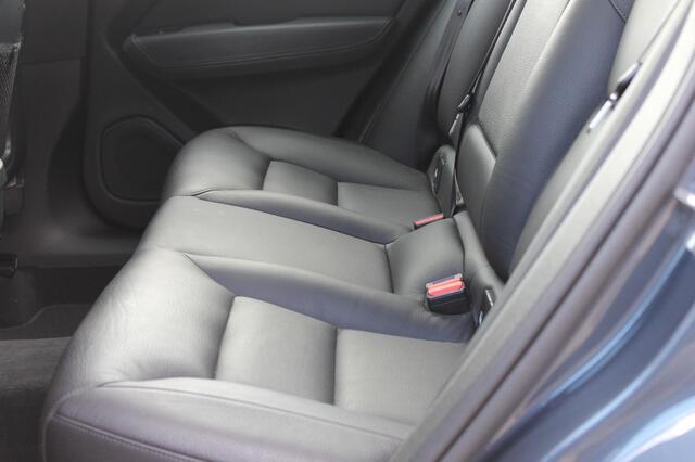 Volvo XC60 T5 AWD 250pk Automaat Momentum Navigatie / Panoramisch schuif-kanteldak / Apple Carplay / Semi elektrisch wegklapbare trekhaak / Lederen bekleding / Cruise Control