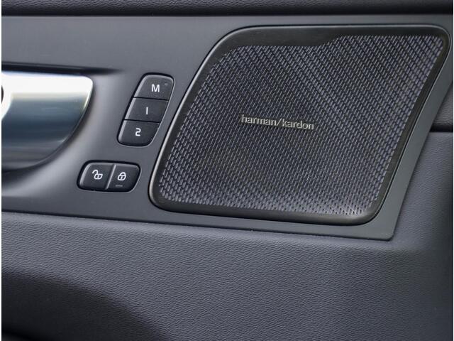 Volvo XC60 T8 Plug-in hybrid AWD Plus Dark 455PK | 360 Cam | 20'' | Harman Kardon | Winterpakket