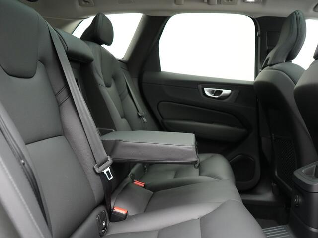 Volvo XC60 T6 AWD Plus Dark Long Range Plug In Hybrid 350pk Dealer O.H PHEV | Panodak | Adaptive Cruise | Camera | Harman Kardon | Lederen Sportstoelen Memory & Verwarmd | Apple Carplay | Pilot Assist | Google Assistant & Maps | Virtual | DAB |