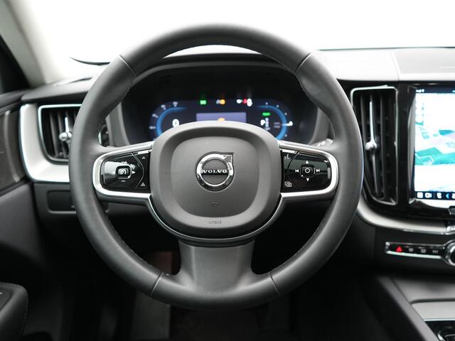 Volvo XC60 T6 AWD Plus Dark Long Range Plug In Hybrid 350pk Dealer O.H PHEV | Panodak | Adaptive Cruise | Camera | Harman Kardon | Lederen Sportstoelen Memory & Verwarmd | Apple Carplay | Pilot Assist | Google Assistant & Maps | Virtual | DAB |