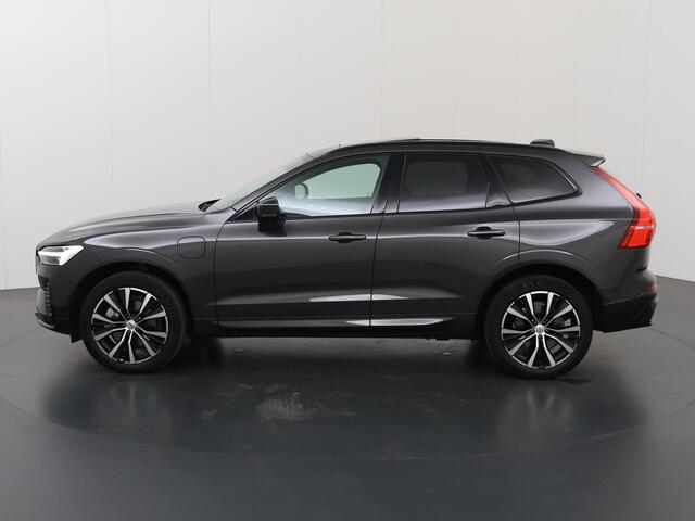 Volvo XC60 2.0 T6 Plug-in hybrid AWD Plus Dark | Panoramadak | Comfortstoelen elektrisch verstelbaar + Geheugen | Navigatie | Camera | DAB | Apple CarPlay/Android Auto | Stoel/Stuurverwarming | BLIS | Ele.wegklapbare trekhaak |