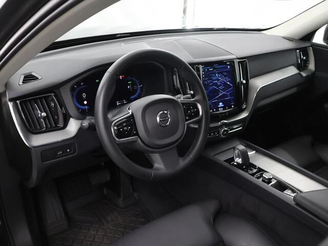 Volvo XC60 2.0 T6 Plug-in hybrid AWD Plus Dark | Panoramadak | Comfortstoelen elektrisch verstelbaar + Geheugen | Navigatie | Camera | DAB | Apple CarPlay/Android Auto | Stoel/Stuurverwarming | BLIS | Ele.wegklapbare trekhaak |