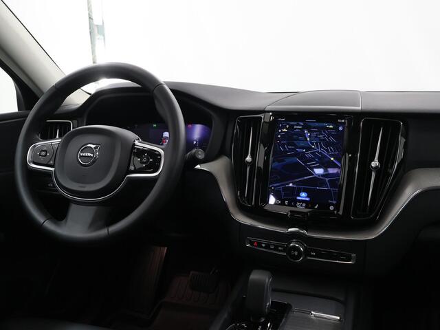 Volvo XC60 2.0 T6 Plug-in hybrid AWD Plus Dark | Panoramadak | Comfortstoelen elektrisch verstelbaar + Geheugen | Navigatie | Camera | DAB | Apple CarPlay/Android Auto | Stoel/Stuurverwarming | BLIS | Ele.wegklapbare trekhaak |