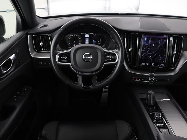 Volvo XC60 2.0 Recharge T6 AWD R-Design | Panoramadak | Stoel & stuurverwarming | Adaptive cruise | Camera | BLIS | Carplay | Half leder | Navigatie | 21'' lichtmetalen velgen | PHEV | Plug In
