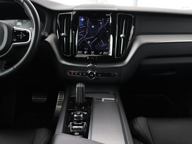 Volvo XC60 2.0 Recharge T6 AWD R-Design | Panoramadak | Stoel & stuurverwarming | Adaptive cruise | Camera | BLIS | Carplay | Half leder | Navigatie | 21'' lichtmetalen velgen | PHEV | Plug In