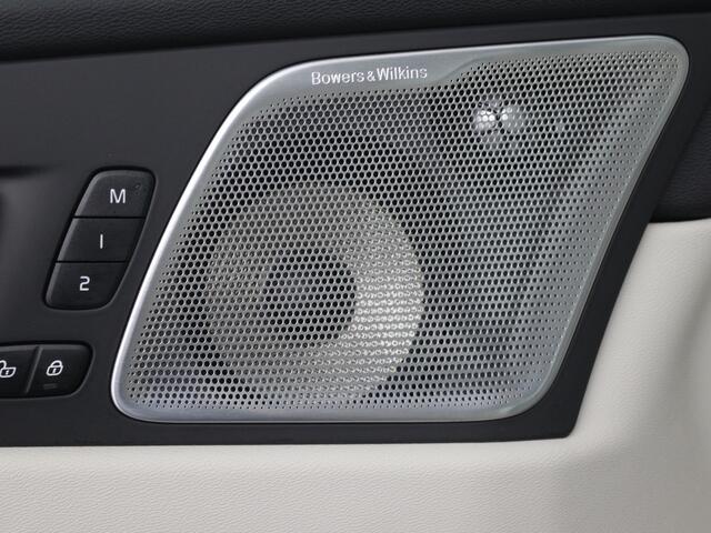Volvo XC60 2.0 T6 Plug-in hybrid AWD Ultimate Bright | Panoramadak | Elektrische Trekhaak | Leder | Bower en Wilkinson | Inclusief Lichtmetalen Winterset Volvo |