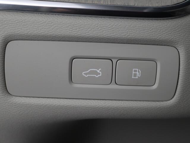 Volvo XC60 2.0 T6 Plug-in hybrid AWD Ultimate Bright | Panoramadak | Elektrische Trekhaak | Leder | Bower en Wilkinson | Inclusief Lichtmetalen Winterset Volvo |