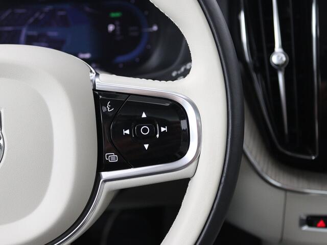 Volvo XC60 2.0 T6 Plug-in hybrid AWD Ultimate Bright | Panoramadak | Elektrische Trekhaak | Leder | Bower en Wilkinson | Inclusief Lichtmetalen Winterset Volvo |