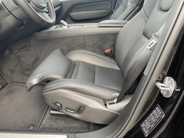 Volvo XC60 2.0 T8 Plug-in hybrid AWD Plus Black Edition Luchtvering/B&W/360/ACC