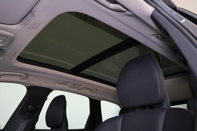 Volvo XC60 T6 Recharge AWD Ultra Dark - Panorama/schuifdak - IntelliSafe Assist & Surround - 360º Camera - Harman/Kardon audio - Adaptieve LED koplampen - Verwarmde voorstoelen, stuur & achterbank - Parkeersensoren voor & achter - Elektr. bedienb. voorstoelen met ge