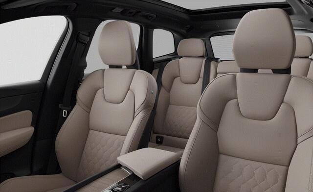 Volvo XC60 T6 350PK Automaat AWD Ultra Bright Climate / Luchtvering / Panorama dak / Head Up-Display / 360 Camera / Cardamom Leder / 21'' LM Velgen /