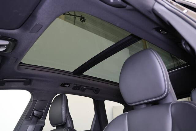Volvo XC60 T8 Recharge AWD Ultra Black Edition - LONG RANGE - Luchtvering - Panorama/schuifdak - IntelliSafe Assist & Surround - 360º Camera - Adaptieve LED koplampen - Verwarmde voorstoelen & stuur - Parkeersensoren voor & achter - Elektr. bedienb. voorstoelen met 