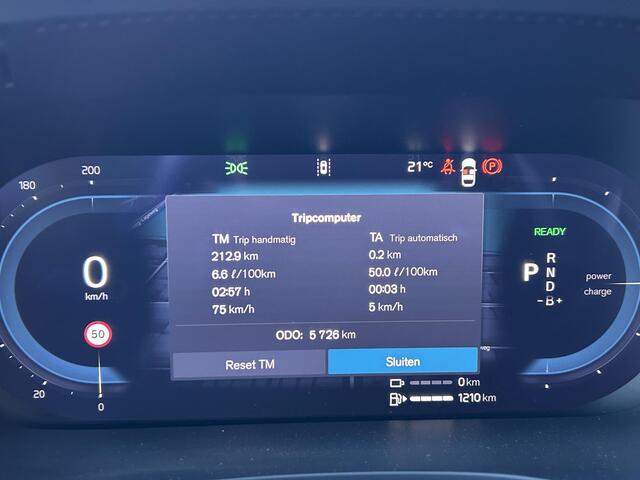 Volvo XC60 2.0 T6 Plug-in hybrid AWD Ultra Dark 360 Camera / Head-up display / Harman Kardon audio / trekhaak / Panorama dak / stoel- en stuurverwarming / leer