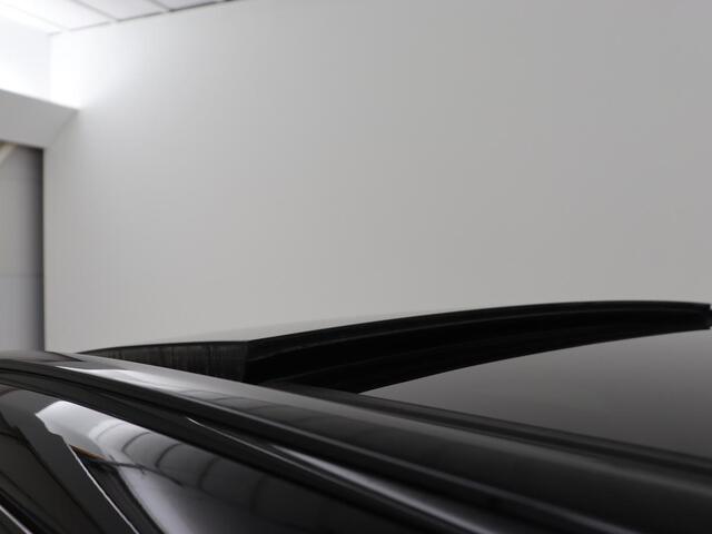 Volvo XC60 2.0 Recharge T8 AWD R Design | Panoramadak | Trekhaak | Stoel & stuurverwarming | Camera | Adaptive cruise | Harman/Kardon | Carplay | Memory | Half leder | PHEV | Plug In