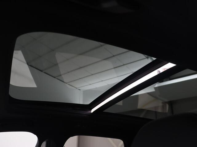 Volvo XC60 2.0 Recharge T8 AWD R Design | Panoramadak | Trekhaak | Stoel & stuurverwarming | Camera | Adaptive cruise | Harman/Kardon | Carplay | Memory | Half leder | PHEV | Plug In