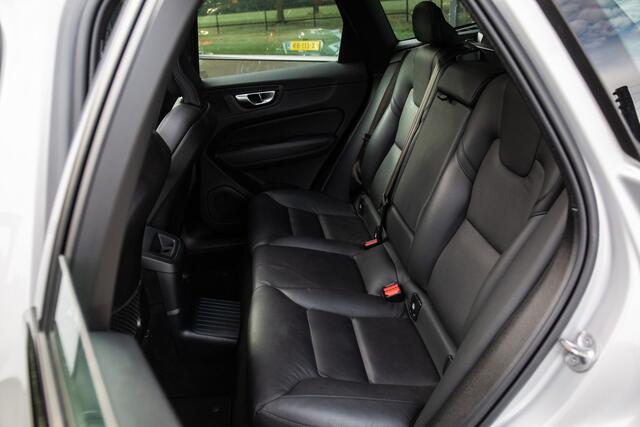 Volvo XC60 2.0 T6 Plug-in hybrid AWD Plus Dark , Panoramadak, Camera,
