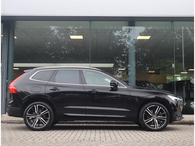 Volvo XC60 2.0 B5 Momentum Exclusive / Panoramadak