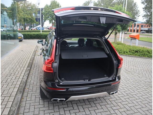 Volvo XC60 2.0 B5 Momentum Exclusive / Panoramadak