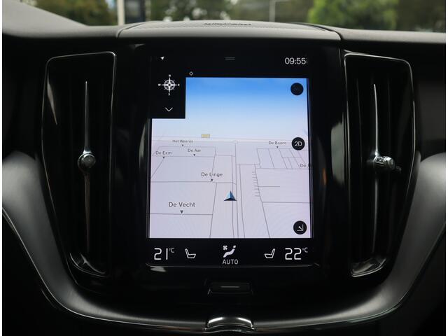 Volvo XC60 2.0 B5 Momentum Exclusive / Panoramadak