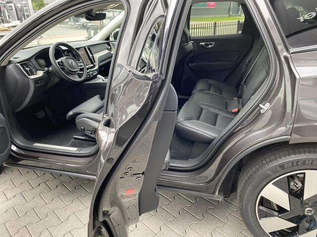 Volvo XC60 2.0 T6 Plug-in hybrid AWD Ultra Dark Luchtvering|B&W|Massage|360