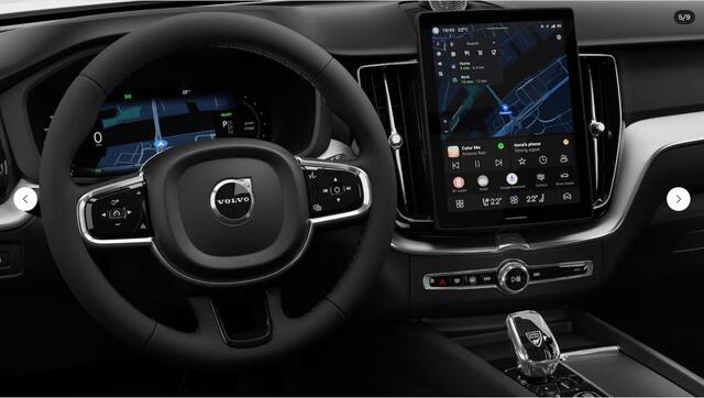 Volvo XC60 T6 Plug-in hybrid Plus Black Edition | FACELIFT | Luchtvering | Panoramadak | Head-Up | 360 Camera | Trekhaak | 21 Inch