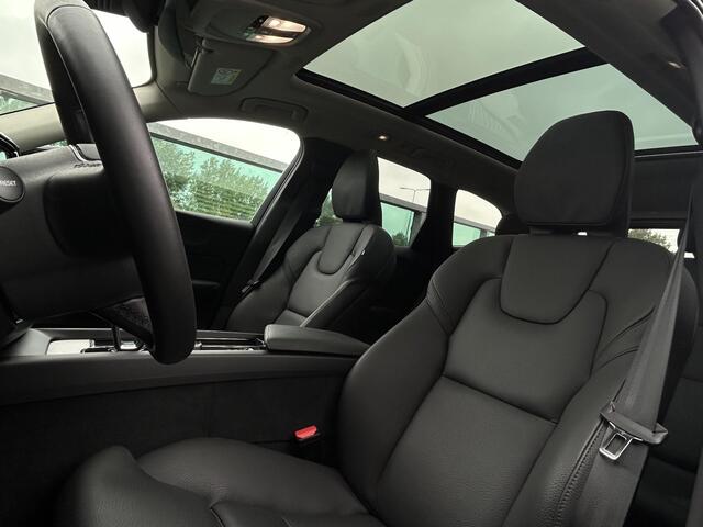 Volvo XC60 2.0 T8 Plug-in hybrid AWD Ultra Dark Hybrid, Automaat, Luchtvering, Panoramadak, Bower&Wilkins audio, Trekhaak semi elektrisch wegklapbaar, 360 graden parkeercamera