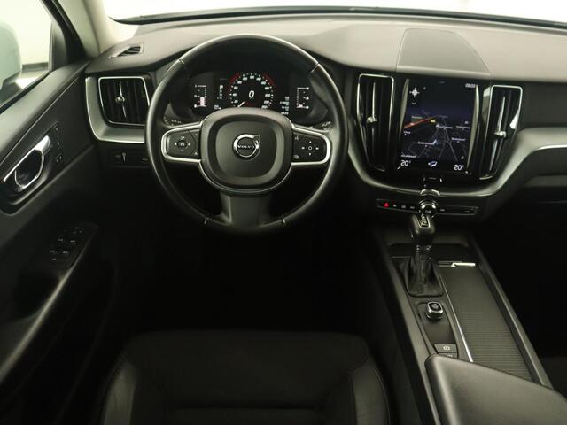 Volvo XC60 2.0 D4 Momentum | Carplay | Camera | Climate control | Navigatie | Cruise control | Full LED | LMV 17 inch | Lane assist