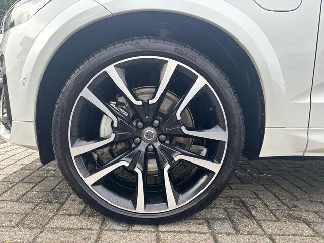 Volvo XC60 T8 Plug-in hybrid AWD Ultimate Dark | Panoramadak | Trekhaak | Bowers & Wilkins | Heico Pakket