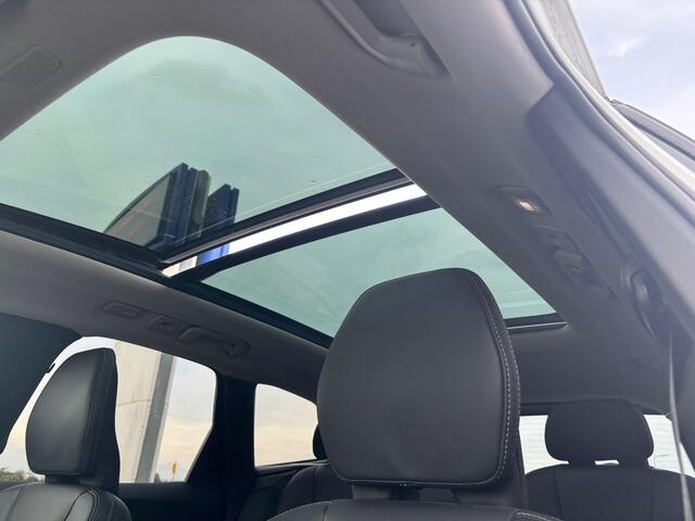 Volvo XC60 T8 Plug-in hybrid AWD Ultimate Dark | Panoramadak | Trekhaak | Bowers & Wilkins | Heico Pakket
