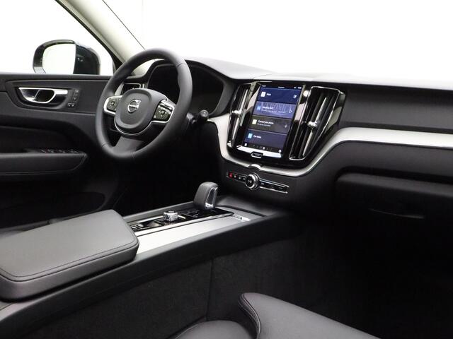 Volvo XC60 T6 350pk AWD Plus Dark / 360 Camera / El. Trekhaak / El. Stoelen / Keyless / Moritz Leder / 19'' + All Season Banden / ACC / BLIS / Draadl. Telefoonoplader /