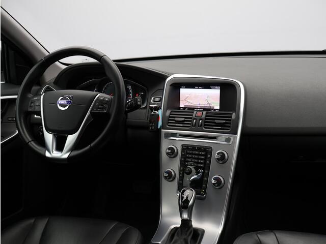 Volvo XC60 T5 245PK FWD Polar+ / Trekhaak / Parkeerverwarming / Leder / Panoramisch Dak / Elektrisch Verstelbare Stoelen / Verwarmbare Voorstoelen / Verwarmbare Voorruit / Parkeercamera /