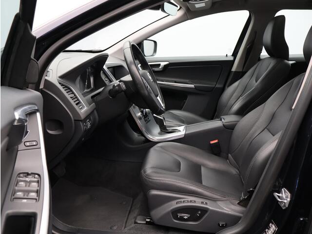 Volvo XC60 T5 245PK FWD Polar+ / Trekhaak / Parkeerverwarming / Leder / Panoramisch Dak / Elektrisch Verstelbare Stoelen / Verwarmbare Voorstoelen / Verwarmbare Voorruit / Parkeercamera /