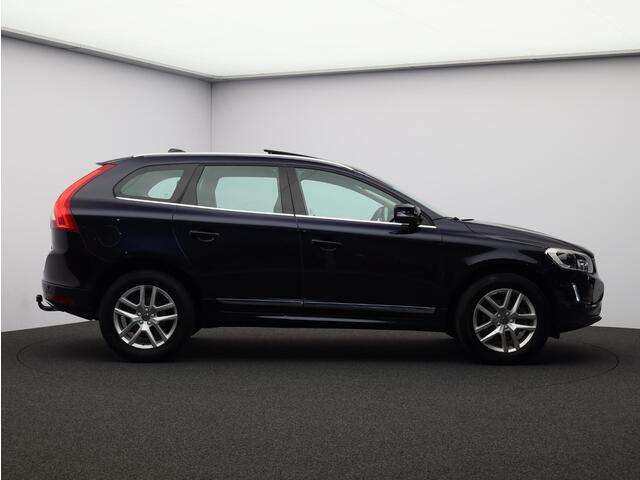 Volvo XC60 T5 245PK FWD Polar+ / Trekhaak / Parkeerverwarming / Leder / Panoramisch Dak / Elektrisch Verstelbare Stoelen / Verwarmbare Voorstoelen / Verwarmbare Voorruit / Parkeercamera /