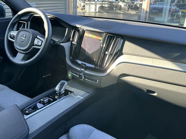 Volvo XC60 2.0 T6 Plug-in hybrid AWD Plus Bright / Pano. dak / Elek. verstelbare stoelen / Voor+achter+stuur verwarmd / Carplay / Wool interieur /