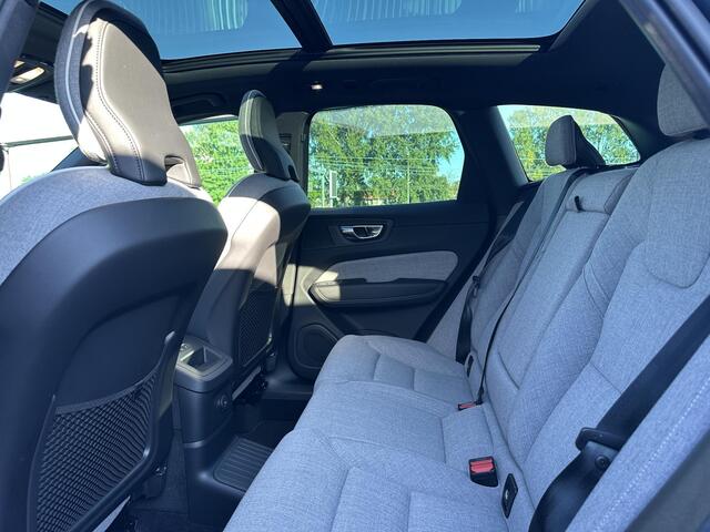 Volvo XC60 2.0 T6 Plug-in hybrid AWD Plus Bright / Pano. dak / Elek. verstelbare stoelen / Voor+achter+stuur verwarmd / Carplay / Wool interieur /