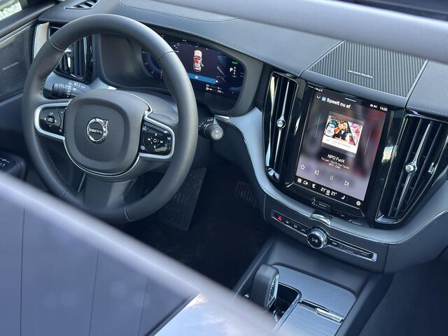 Volvo XC60 2.0 T6 Plug-in hybrid AWD Ultra Dark 360 Camera / Head-up display / Harman Kardon audio / trekhaak / Panorama dak / stoel- en stuurverwarming / leer