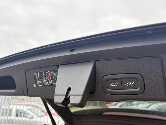 Volvo XC60 2.0 T5 R-Design | Nieuw Binnen | Blis | Adaptieve Cruise controle | DAB | Camera | Harman/Kardon | Keyless Entry |