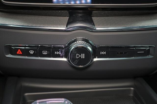 Volvo XC60 2.0 T8 Plug-in hybrid AWD Ultra Black Edition Polestar Engineered software upgrade - HEICO Uitlaat systeem met actief kleppensysteem - Panorama/schuifdak - IntelliSafe Assist & Surround - 360º Camera - Bowers & Wilkins audio - Adaptieve LED koplampen - Ve